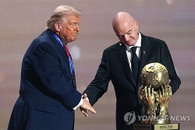 트럼프, 2026 북중미 월드컵 고가 티켓 비판…FIFA 정책 논란 가열
