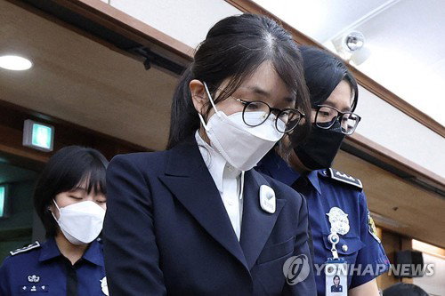 김건희 여사, 3천990만원 시계 수수 의혹 재판서 재차 증언 거부&hellip;사건 쟁점 부상