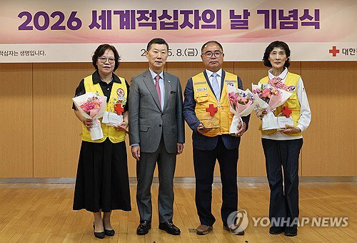 진성협 봉사원, 4만 시간 봉사&middot;809회 헌혈로 적십자 대상 수상&hellip;3대 봉사명문가 및 안재욱 친선대사 위촉