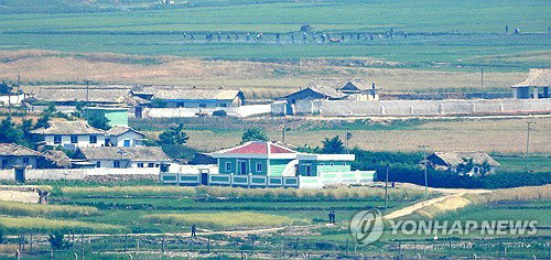 북한, 국가적 과업 모내기 시작&hellip;김정은 강조 알곡 생산에 총력