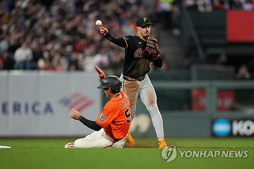 이정후, 5월 첫 멀티히트 기록하며 부진 탈출&hellip; 송성문은 홈 데뷔전 무안타