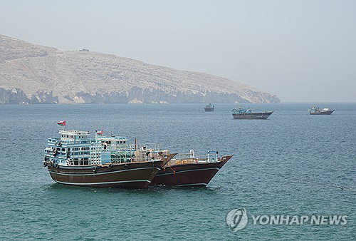 미국, 이란 항구 봉쇄 작전 강화&hellip;상선 58척 회항, 4척 무력화