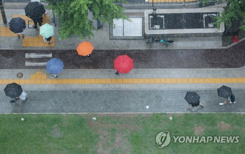 강원 지역, 오후부터 돌풍&middot;우박 동반 비 예보&hellip;기상 악화에 따른 안전 유의 촉구