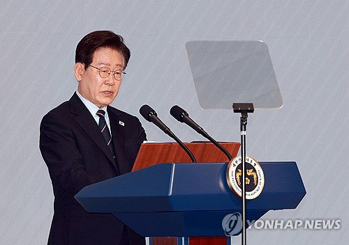 이재명 대통령 국정수행 지지도 59.7% 소폭 반등&hellip;경제 지표 개선 영향 분석