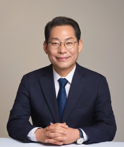 '측근 금품수수 의혹' 손훈모, 민주당 순천시장 공천장 수령 강행과 당내 감찰의 기로