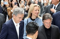 아르노 LVMH 회장 전격 방한, 신동빈·박주형과 연쇄 회동하며 한국 시장 직접 점검