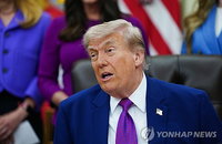 트럼프, 이란 종전 제안 쓰레기 규정하며 거부…중동 휴전 연명장치 의존