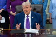 트럼프, 이란 휴전 붕괴 위기 선언하며 해방 프로젝트 재개 검토... 호르무즈 긴장 고조