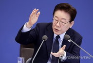 이재명 대통령, "민간 배드뱅크, 서민 목줄 죄는 약탈금융"... 420억 배당 잔치 속 정책 불참 질타