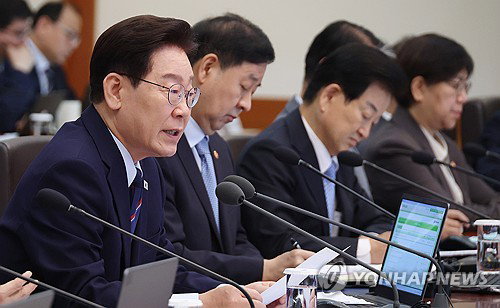 李대통령 &ldquo;실질 국가채무 GDP 10% 불과&hellip; 긴축재정론은 민생 방관하는 포퓰리즘&rdquo;