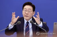 이 대통령 "해외 도피 성착취물 운영진 끝까지 추적"... 가짜뉴스 엄단으로 법치 질서 확립 선언