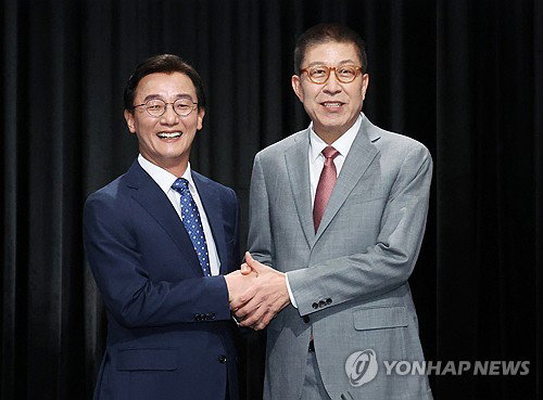 부산시장 첫 토론, 전재수 '엘시티 미이행' vs 박형준 '금품수수 의혹' 정면충돌