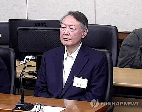 특검, '여론조사 무상 수수' 윤석열 전 대통령에 징역 4년 구형