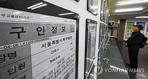 4월 취업자 증가폭 7만 명대 '쇼크'&hellip;16개월 만에 최소 기록하며 고용 시장 급냉