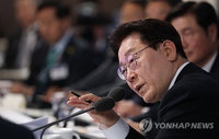 이재명 대통령 "조선업 불황기 공공발주로 완충"... 생태계 보호 위해 RG 재정 지원 검토