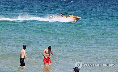 전국 낮 최고 31도 '때이른 초여름' 기승... 내륙 15도 일교차 속 남부 소나기