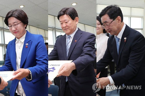 '단일화 무산' 제주교육감 선거 3파전 확정... 고의숙&middot;김광수&middot;송문석 후보 등록 완료