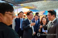 이재명 대통령, '정치적 고향' 성남 모란시장 방문…민생 현장 점검 및 상권 활성화 독려