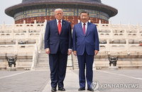 미중 권력 심장부 중난하이서 마주한 트럼프와 시진핑, 관계 안정화 위한 상징적 데탕트 연출