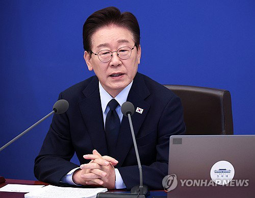 이재명 대통령 &ldquo;교사 헌신이 국가 존립의 근간&hellip; 교육 전념할 실질적 환경 조성할 것&rdquo;