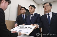 '조작기소 특검' 공소취소권 부여, 국민 44% "반대"… 중도층·호남도 사법 파괴 우려