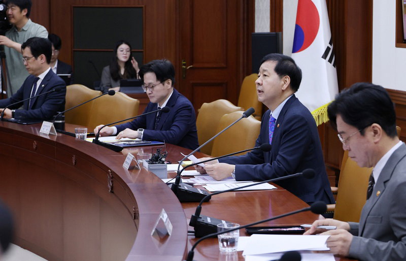 비상경제본부회의 주재하는 구윤철 경제부총리