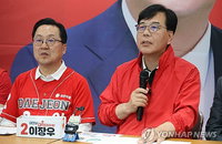 "선거 20일 앞둔 시장 투어는 명백한 관권선거" 국힘, 이재명 대통령 행보에 법적 조치 검토