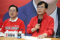 "선거 20일 앞둔 시장 투어는 명백한 관권선거" 국힘, 이재명 대통령 행보에 법적 조치 검토