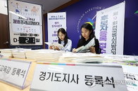수도권 첫 ‘무투표 3선’ 탄생과 57세 나이차... 제9회 지방선거 경기 지역 이색 후보 면면