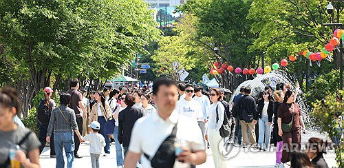 전국 낮 최고 33도 육박하는 때 이른 무더위... 내륙 중심 극심한 일교차 주의보