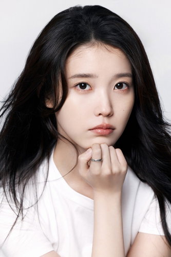 아이유 생일 맞아 3억 원 쾌척... 팬덤 &lsquo;유애나&rsquo;와 함께한 노블레스 오블리주 실천