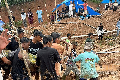 인도네시아 자원 관리 체계의 맹점과 무허가 금광 산사태가 노출한 안전 불감증의 실상
