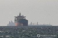이란 호르무즈 해협 선박 통제 시스템 공개 임박... 통행 수수료 징수 및 특정 국가 배제 선언