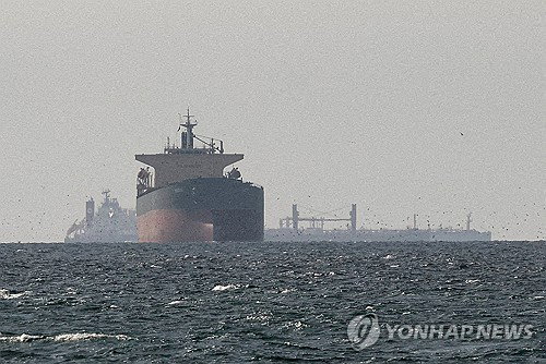 이란 호르무즈 해협 선박 통제 시스템 공개 임박... 통행 수수료 징수 및 특정 국가 배제 선언