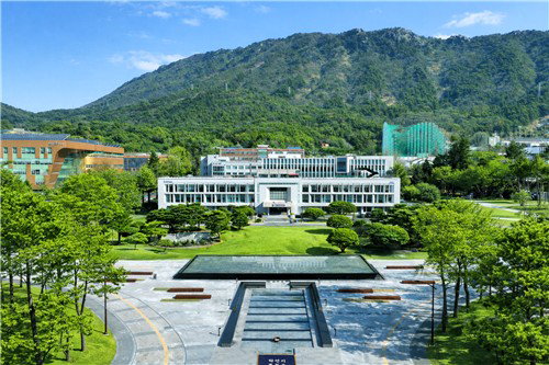 국립창원대 '과기원 전환' 설명회 강행에 학내 갈등 증폭... 선거 앞둔 정치적 중립성 논란 확산