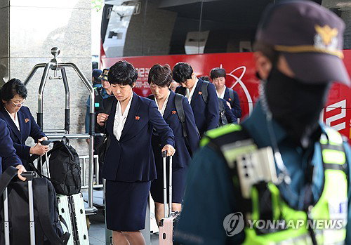 12년 만의 방남 북한 여자축구 '내고향' 수원 입성... 20일 남북 대결 분수령