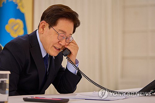 이재명 대통령 국정 지지도 60.5% 달성, 코스피 8000선 돌파와 민생 행보가 상승 견인