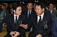 서울시장 경쟁자 정원오·오세훈, 5·18 46주년 기념식서 '통합' 행보…유공자 예우 강화 약속