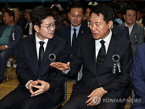 서울시장 경쟁자 정원오&middot;오세훈, 5&middot;18 46주년 기념식서 '통합' 행보&hellip;유공자 예우 강화 약속