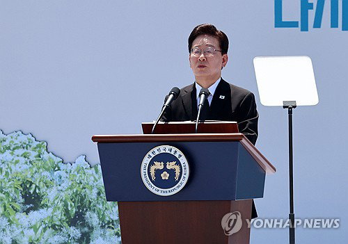 이재명 대통령, 5&middot;18 정신 깃든 광주 남광주시장 방문... 민생 현장 소통 및 경제 행보 가속화