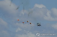 미 해군 전자전기 그롤러 2대 공중 충돌 조종사 전원 기적적 생존과 정밀 조사 착수