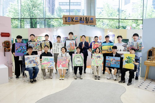 IBK기업은행, 발달장애 예술가 자립 돕는 &lsquo;IBK드림윙즈&rsquo; 전시회 개최로 사회적 가치 실현