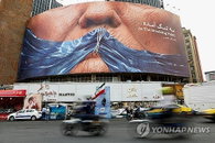 이란 혁명수비대 호르무즈 해협 광케이블 통제 선언 일일 10조 달러 글로벌 금융망 위협