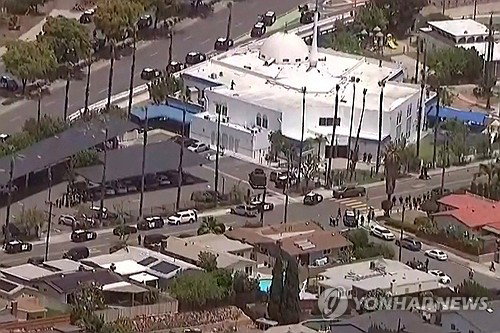 미국 샌디에이고 최대 이슬람 사원 총격 발생 최소 1명 사망 및 용의자 추적 중