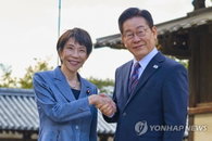 이재명 대통령, 다카이치 日 총리에 ‘안동 하회탈’ 증정… 조선통신사 유산으로 한일 화합 강조