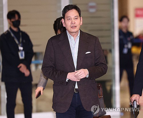 정용진 신세계 회장, 스타벅스 '역사 비하' 논란에 대국민 사과... 대표이사 전격 해임 단행