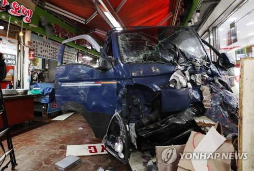 '22명 사상' 부천 제일시장 트럭 돌진 60대 운전자 금고 4년 구형... 페달 오조작이 부른 참극