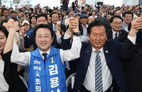평택을 재선거 뒤흔든 '구둣발 폭행' 의혹…여권, 김용남 후보 사퇴 압박 수위 높여