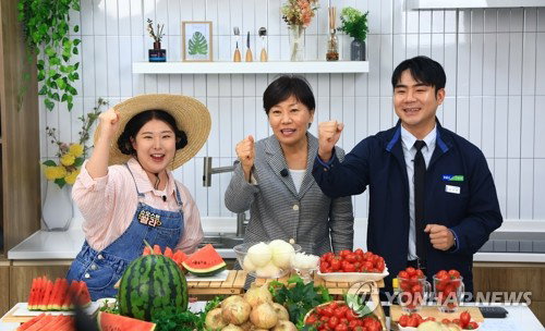 송미령 장관 '일일 쇼호스트' 가세에 햇양파 판촉 10배 폭증... 영농형 태양광 법제화로 농가 소득 다변화 속도