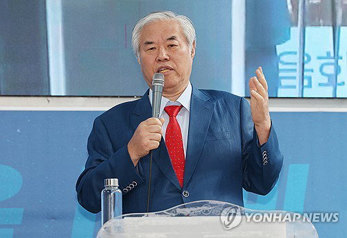법원, 전광훈 목사 출국금지 유지 결정&hellip; 